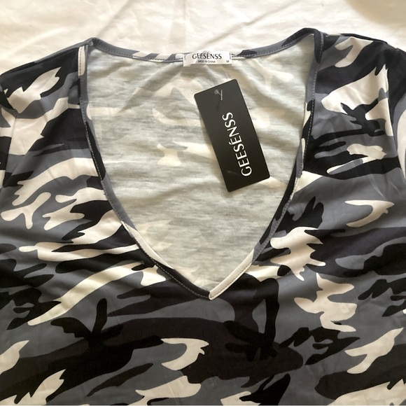 Camo Print Deep V-Neck Short Sleeve Tunic Shirt NWT - M - Picture 8 of 12